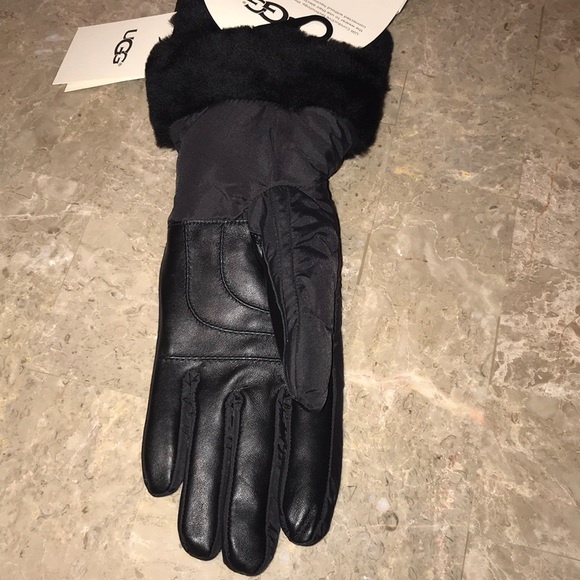 Last One!!!! Ugg Touch Screen Compatible Gloves - Picture 3 of 6